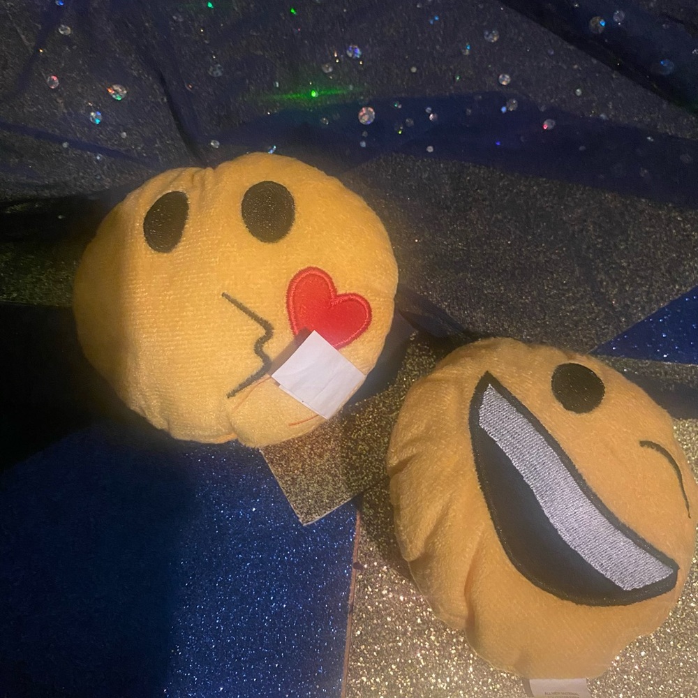 EMOJI MINI KISS Plushes ADORABE
